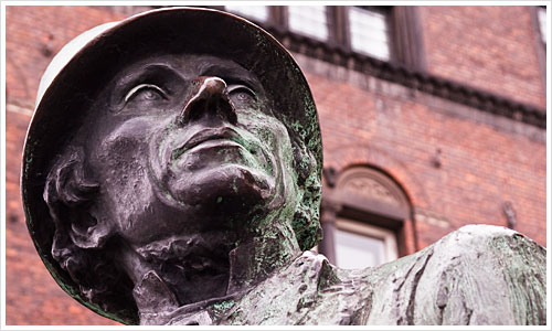 Der Autor Hans-Christian Andersen als Denkmal in Kopenhagen