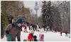 Wintertreiben im Friedrichshainer Volkspark, im Hintergund der Fernsehturm von Berlin