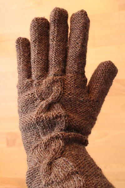 Handschuhe mit Zopfmuster