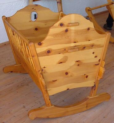 Zirbenwiege-ohne-Vorhang