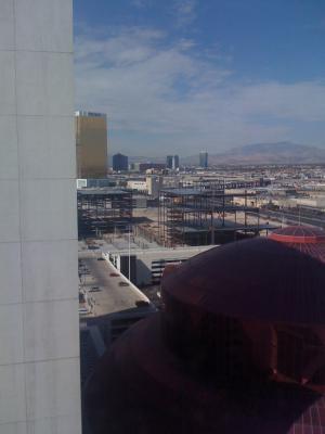 neben dem Goldenen Trump Tower