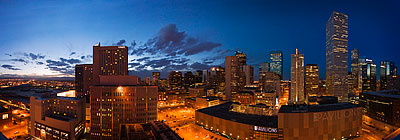 Die Skyline von Denver kurz nach Sonnenuntergang