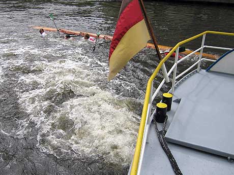 Große Ruder-Regatta vor dem Estrel Hotel Berlin.